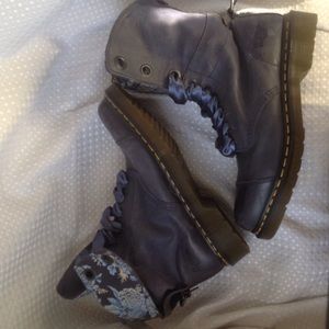 Dr.Martens Blue Triumph 1914 fold over floral
